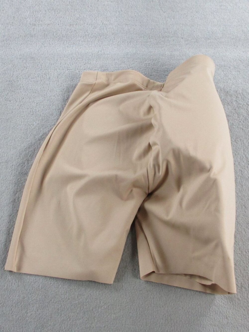 SKIMS Body Hip Shaping Mid Thigh Shorts Womens Medium Clay Padded Compression - Picture 3 of 6